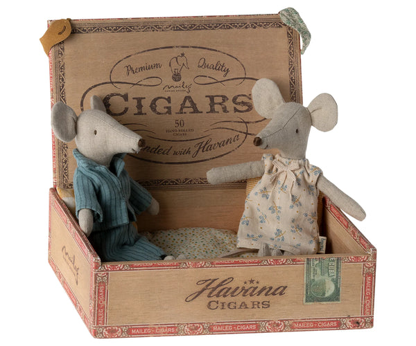 Maileg- Mum and Dad in Cigar Box