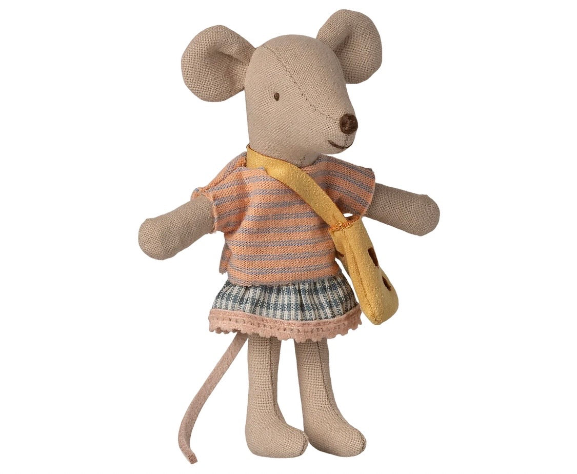 Maileg - Little Sister mouse with bag