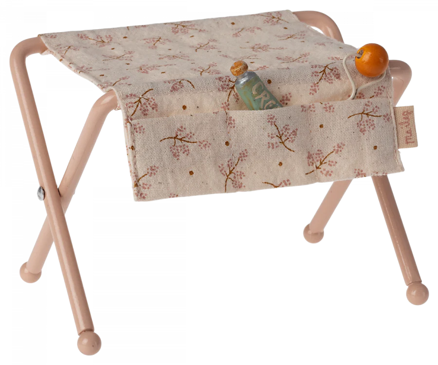 Maileg - Nursery Table Baby Mouse Rose